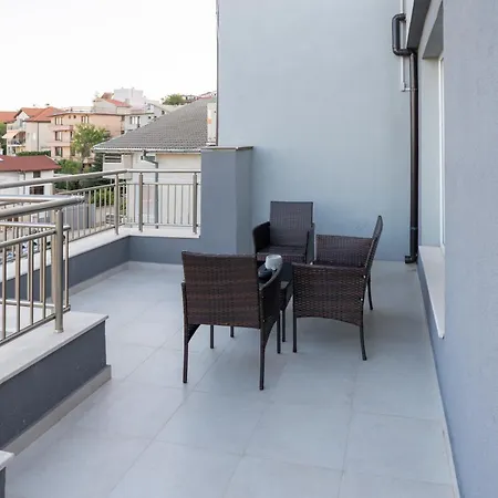 Skyview Apartment *